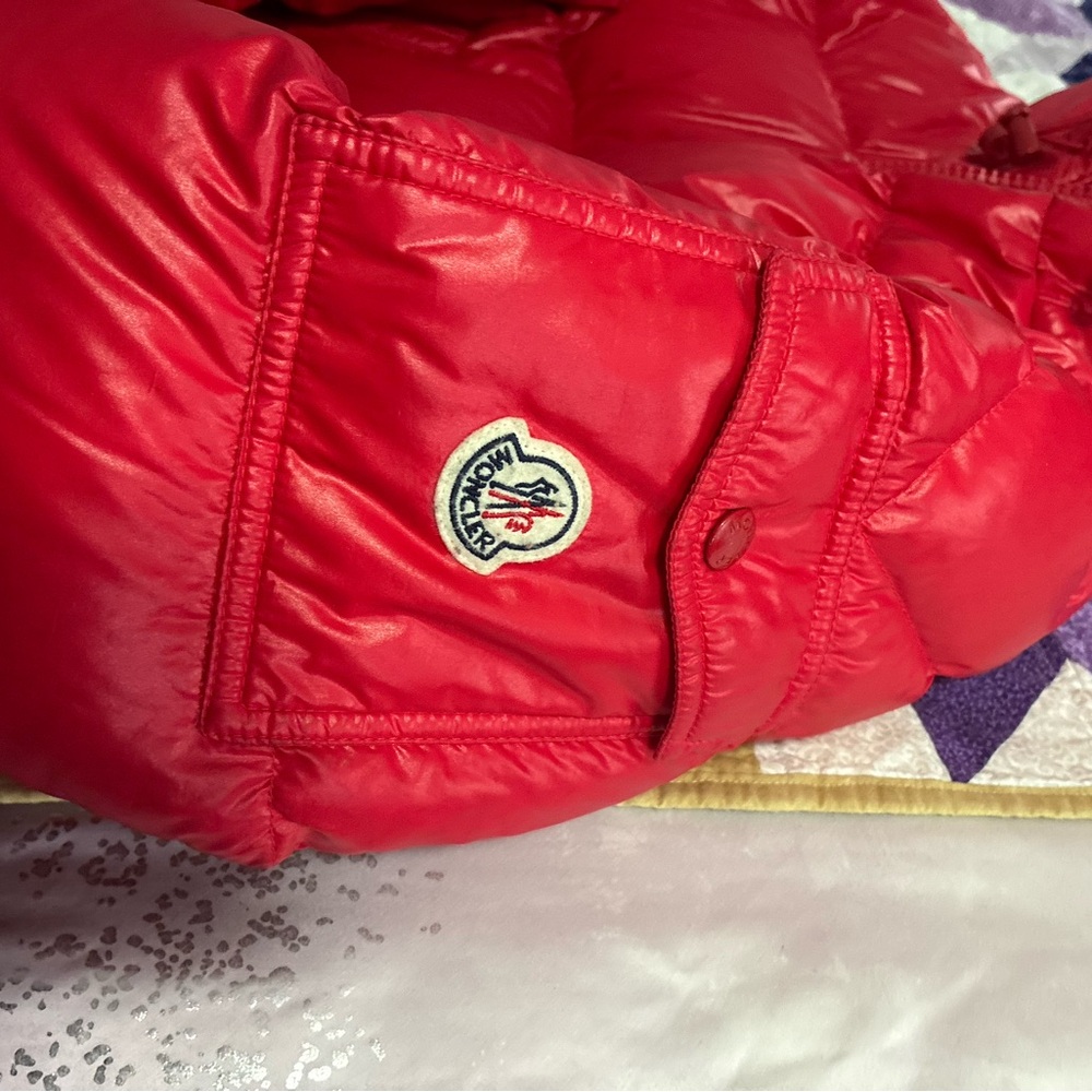 Moncler Shiny Red Quilted Jacket Interior with Comic Care Label - Picture 2 of 4